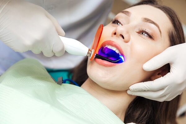 Tẩy trắng răng bằng Laser tại Nha Khoa MEDIKA